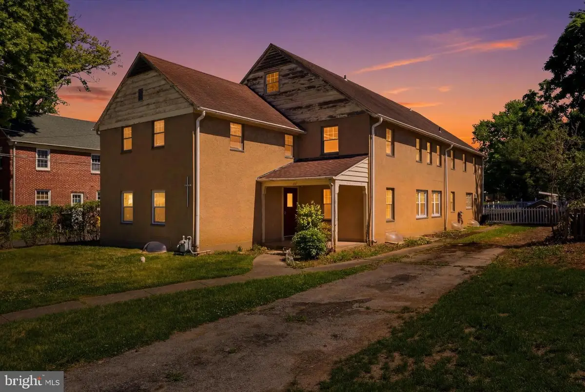 207 Ulmer Ave, Oreland, PA 19075 - #1