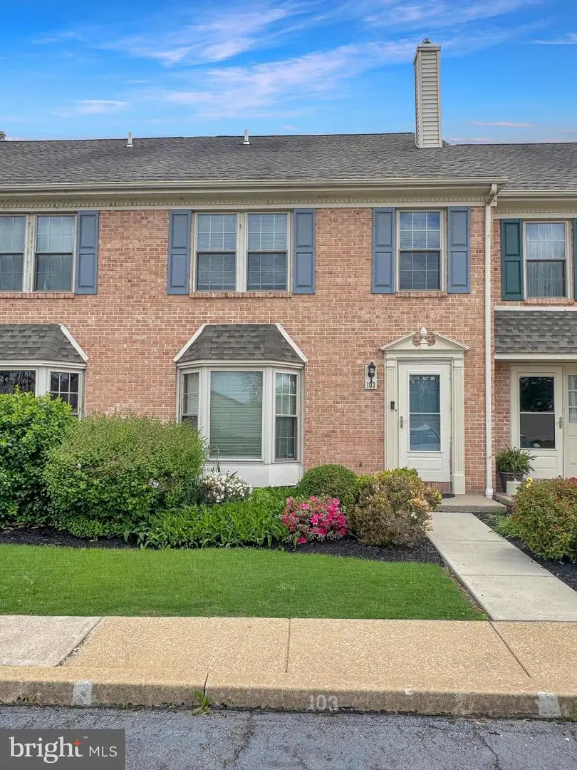 103 Hollytree Ct, Pottstown, PA 19464 - #1