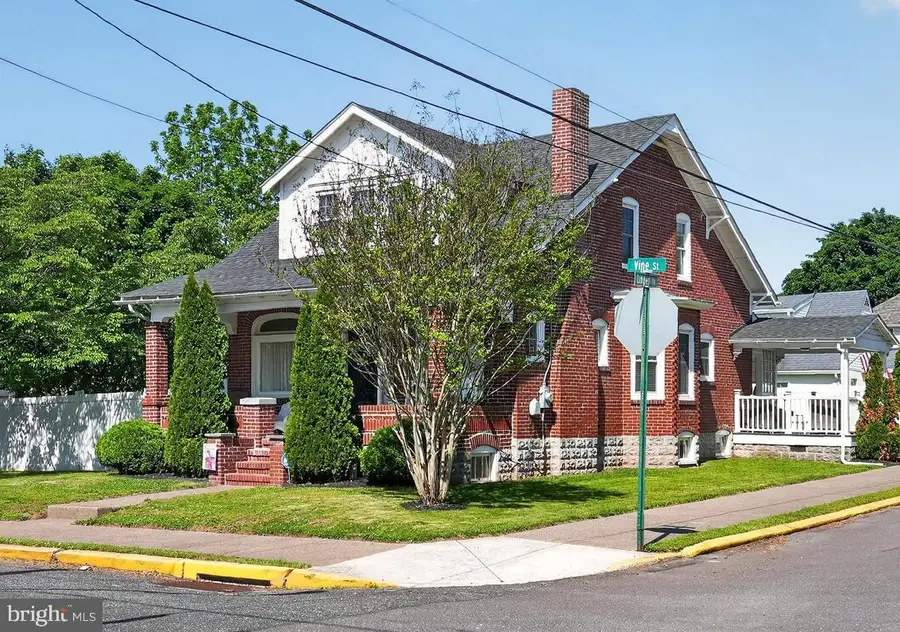 639 E Vine St, Stowe, PA 19464 - #2