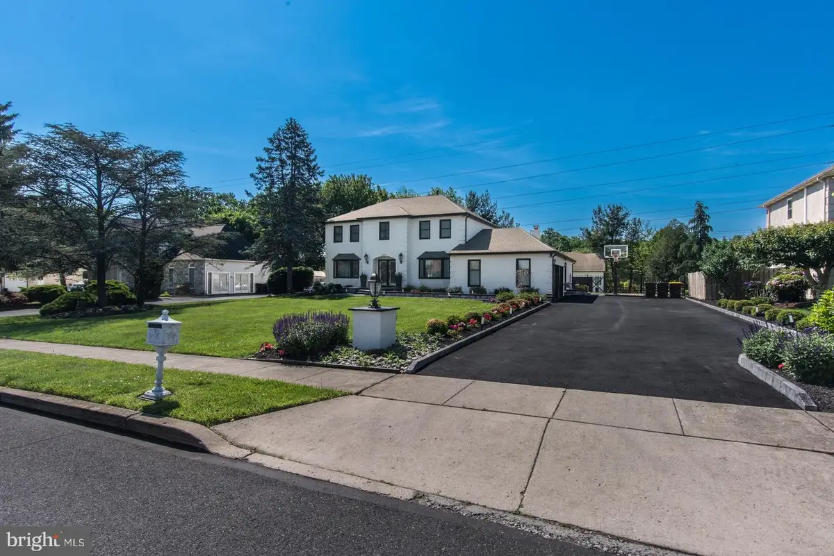 147 Gwynmont Dr, North Wales, PA 19454 - #1