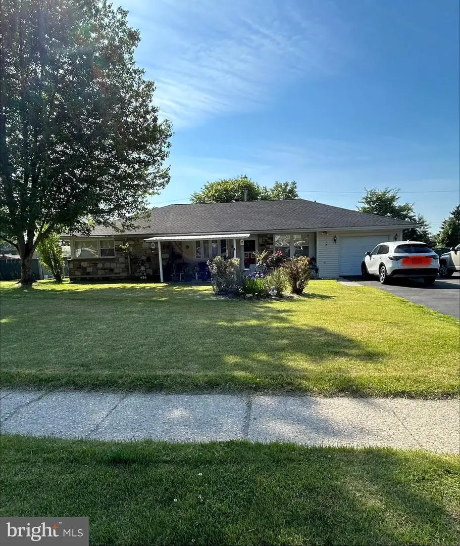 681 Pembroke Rd, Rydal, PA 19046 - #1