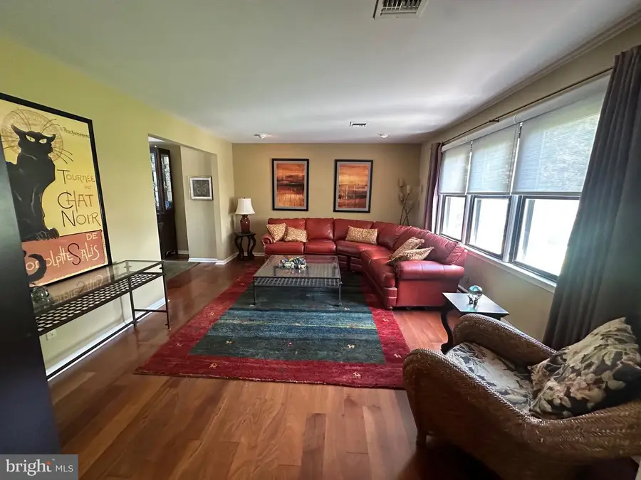 1325 Deflavis Cir, Blue Bell, PA 19422 - #3