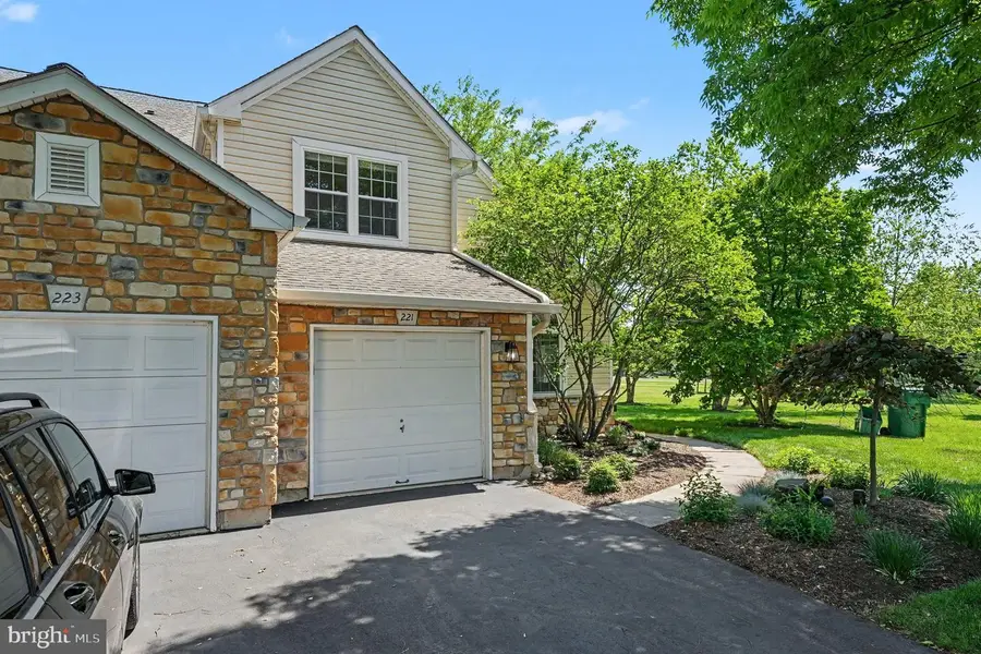 221 Canterbury Ct, Blue Bell, PA 19422 - #2