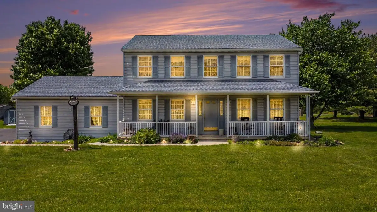 25 William Penn Dr, Schwenksville, PA 19473 - #1