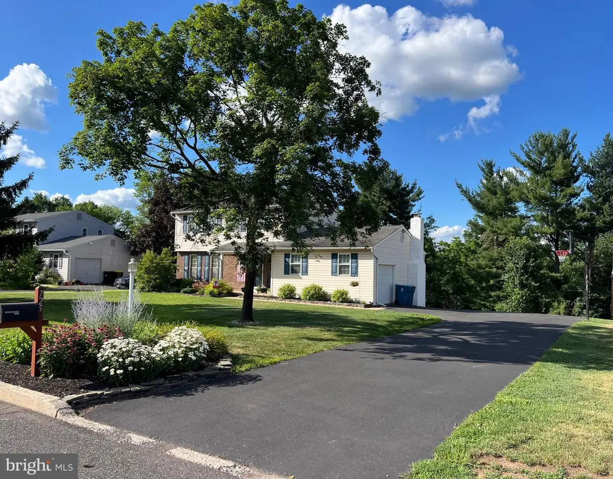 725 Scenic Dr, Harleysville, PA 19438 - #1