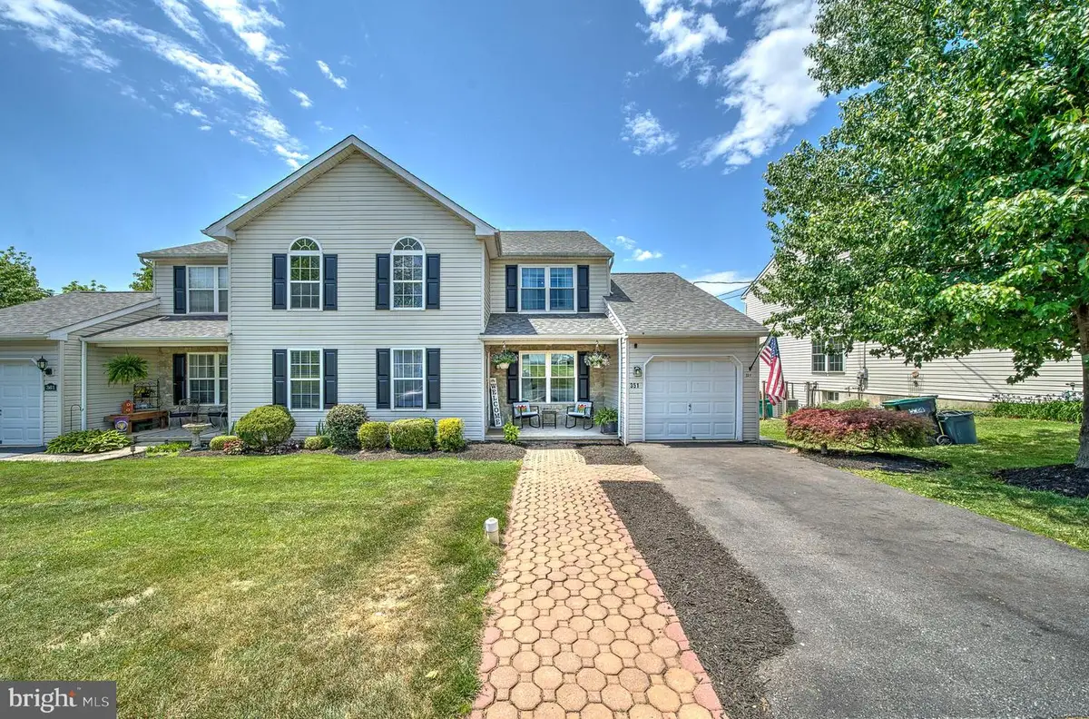 351 Cherry St, Pennsburg, PA 18073 - #1