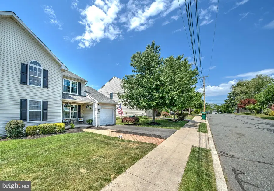 351 Cherry St, Pennsburg, PA 18073 - #2