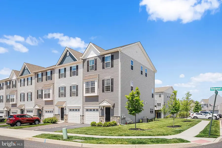 421 Ridgewood Dr, Royersford, PA 19468 - #2