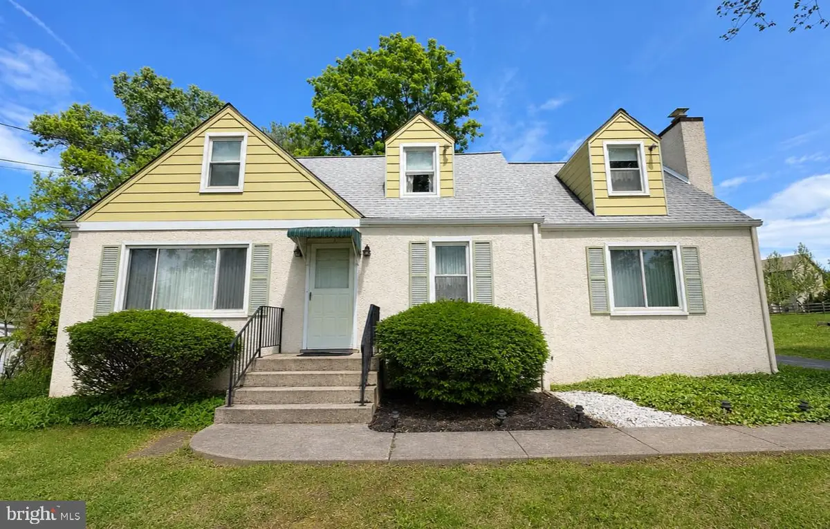 905 Allentown Rd, Lansdale, PA 19446 - #1