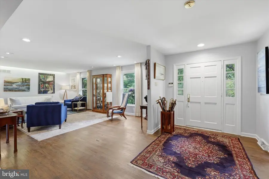 2045 Waller Dr, Huntingdon Valley, PA 19006 - #2