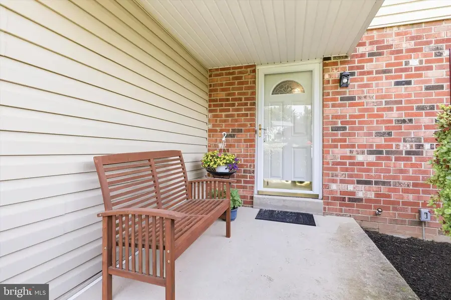 22 Woodstock Cir, Collegeville, PA 19426 - #3