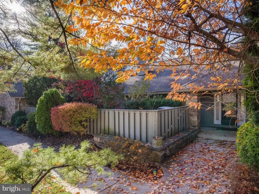 1270 Round Hill Rd, Bryn Mawr, PA 19010 - #2