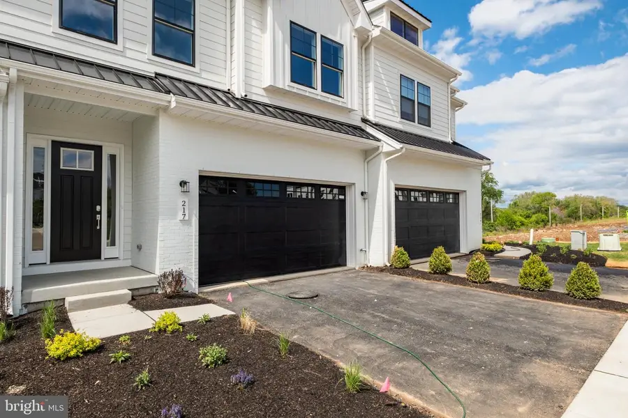 217 River Trail Cir, King Of Prussia, PA 19406 - #2