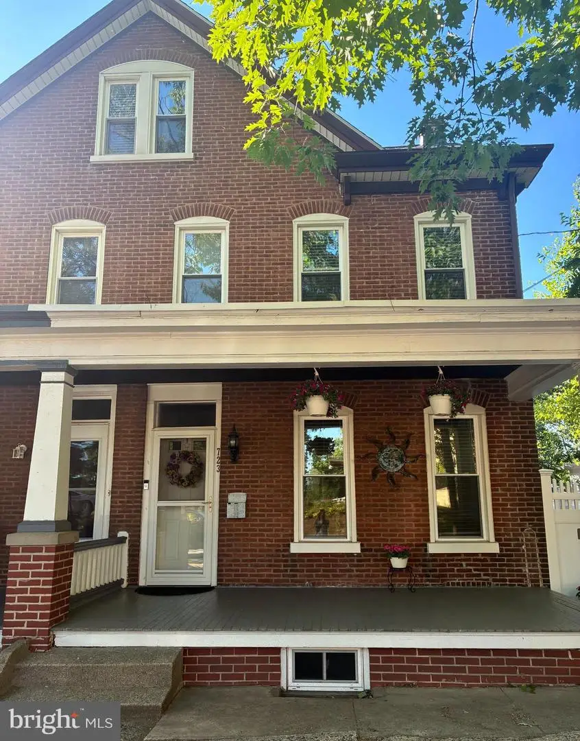723 N Charlotte St, Pottstown, PA 19464 - #1