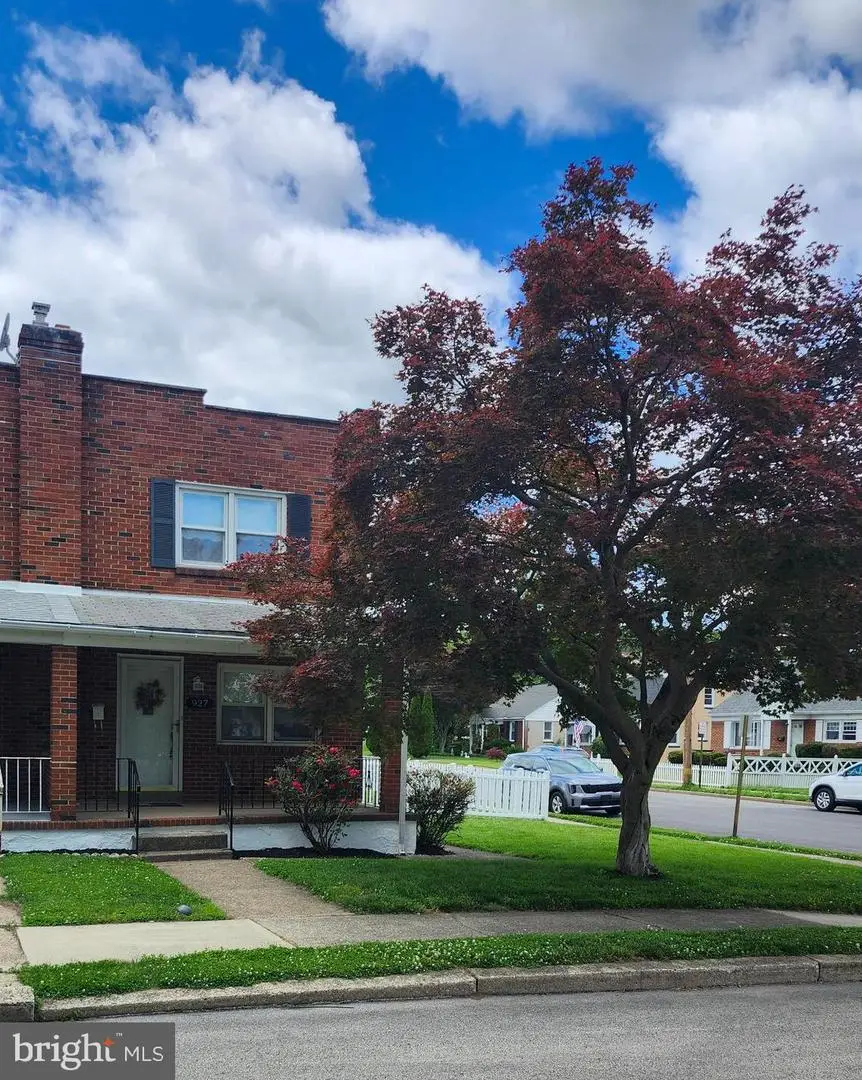 927 Hamilton St, Norristown, PA 19401 - #1