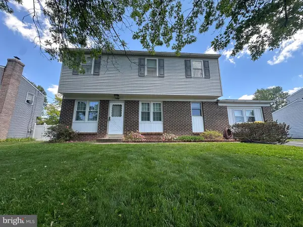 1010 Lake Ln, PENNSBURG, PA 18073