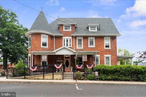 1919 W Point Pike, LANSDALE, PA 19446