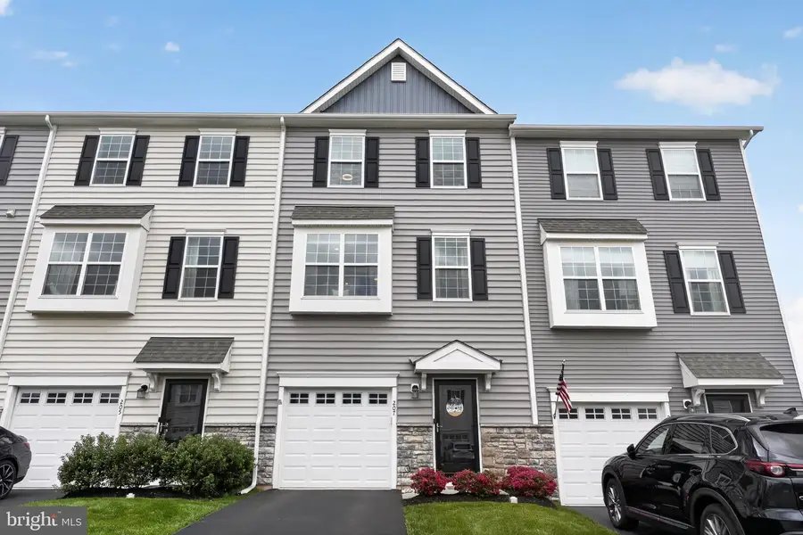 207 Spring Ln, Royersford, PA 19468 - #2