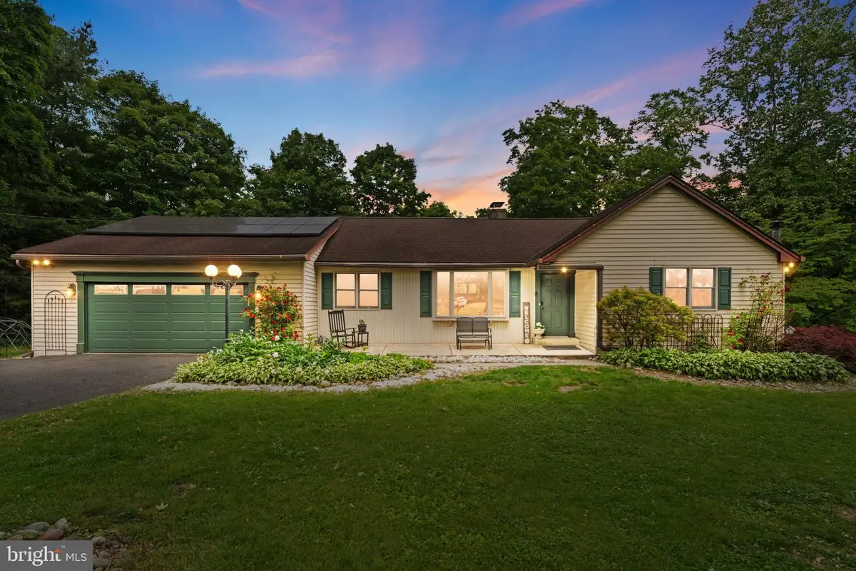 9002 Independence Dr, Green Lane, PA 18054 - #1