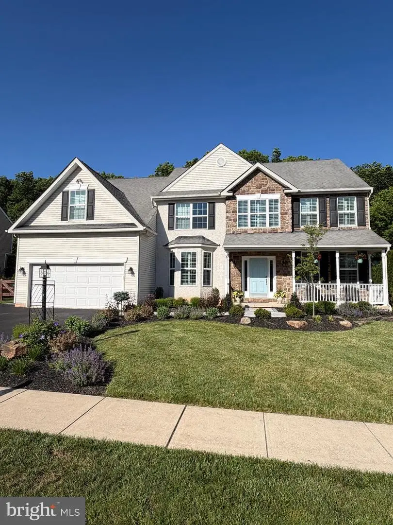 1011 Creekview Dr, Pennsburg, PA 18073 - #1