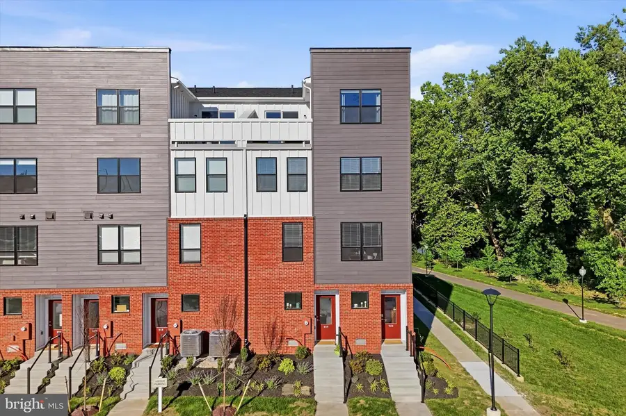 919 Riverplace Dr, Conshohocken, PA 19428 - #2
