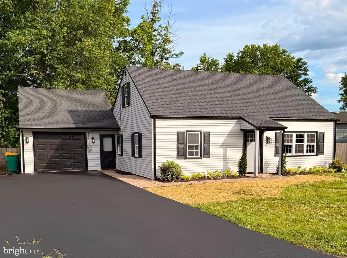 340 W Broad St, Hatfield, PA 19440 - #1