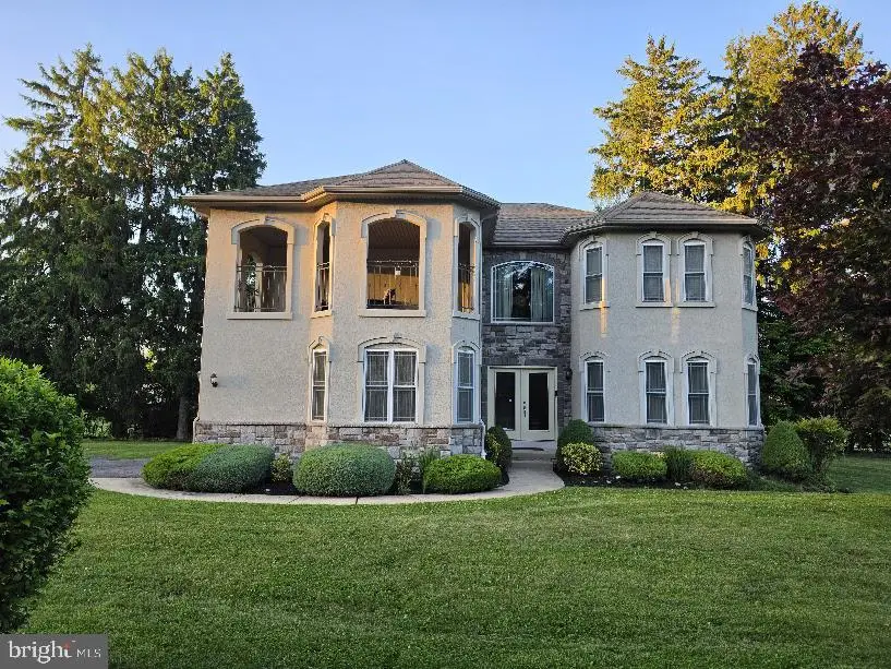 261 Pheasant Dr, Huntingdon Valley, PA 19006 - #1