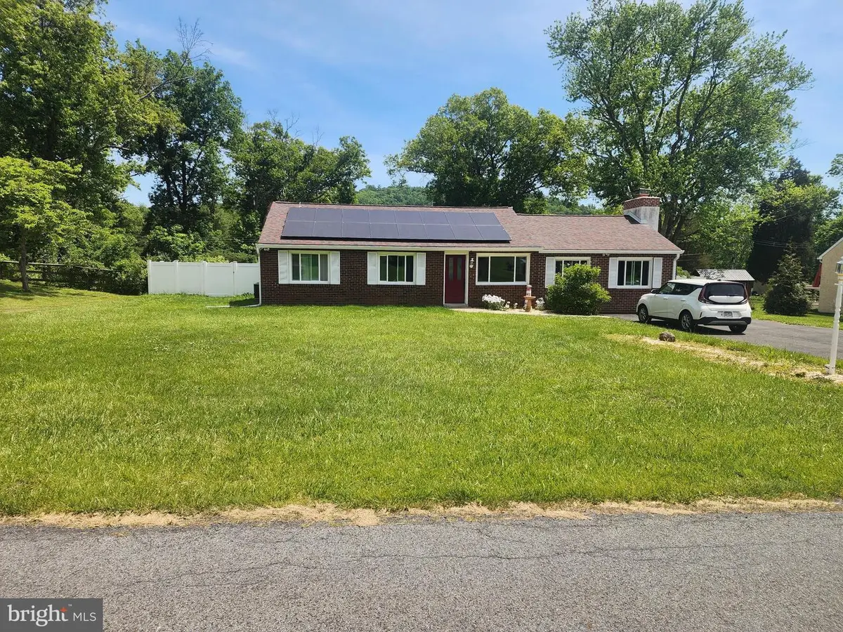 8 Mary Jane St, Schwenksville, PA 19473 - #1