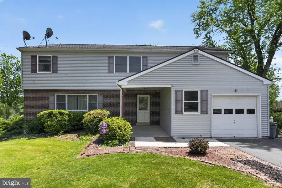 712 Meadowlark Rd, Norristown, PA 19403 - #2