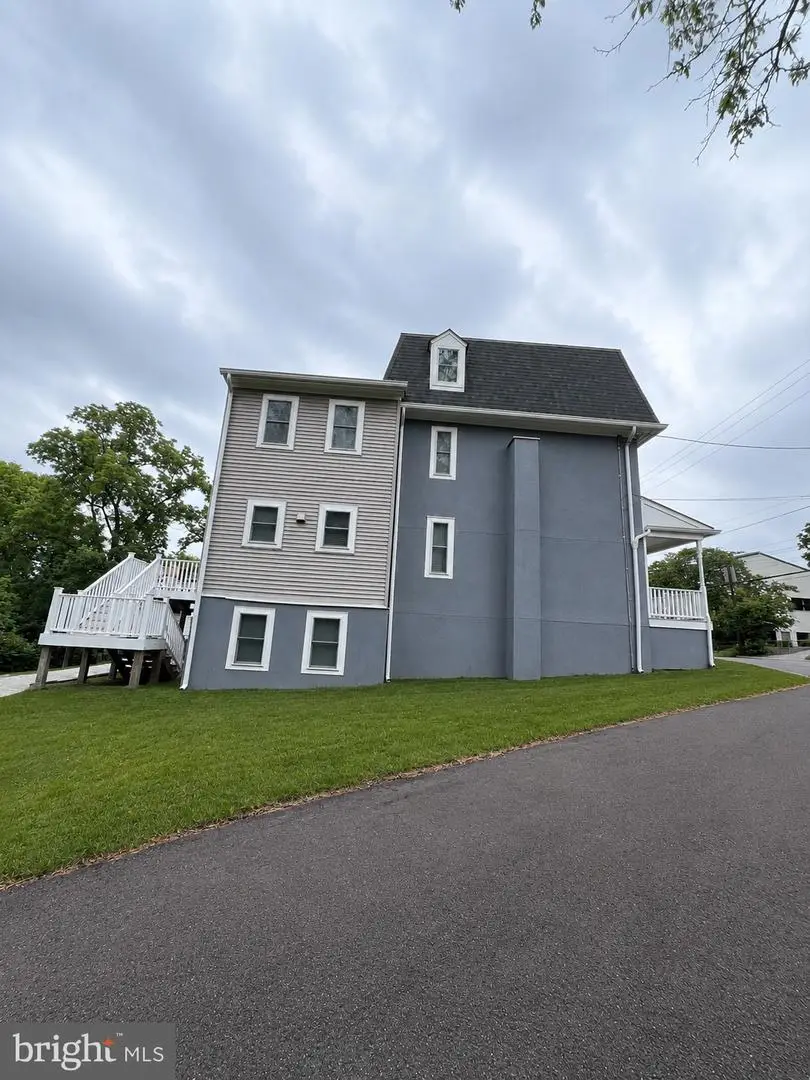 42 E 5th Ave, Collegeville, PA 19426 - #2