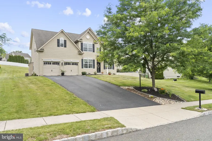 114 Lawrence Dr, Gilbertsville, PA 19525 - #2