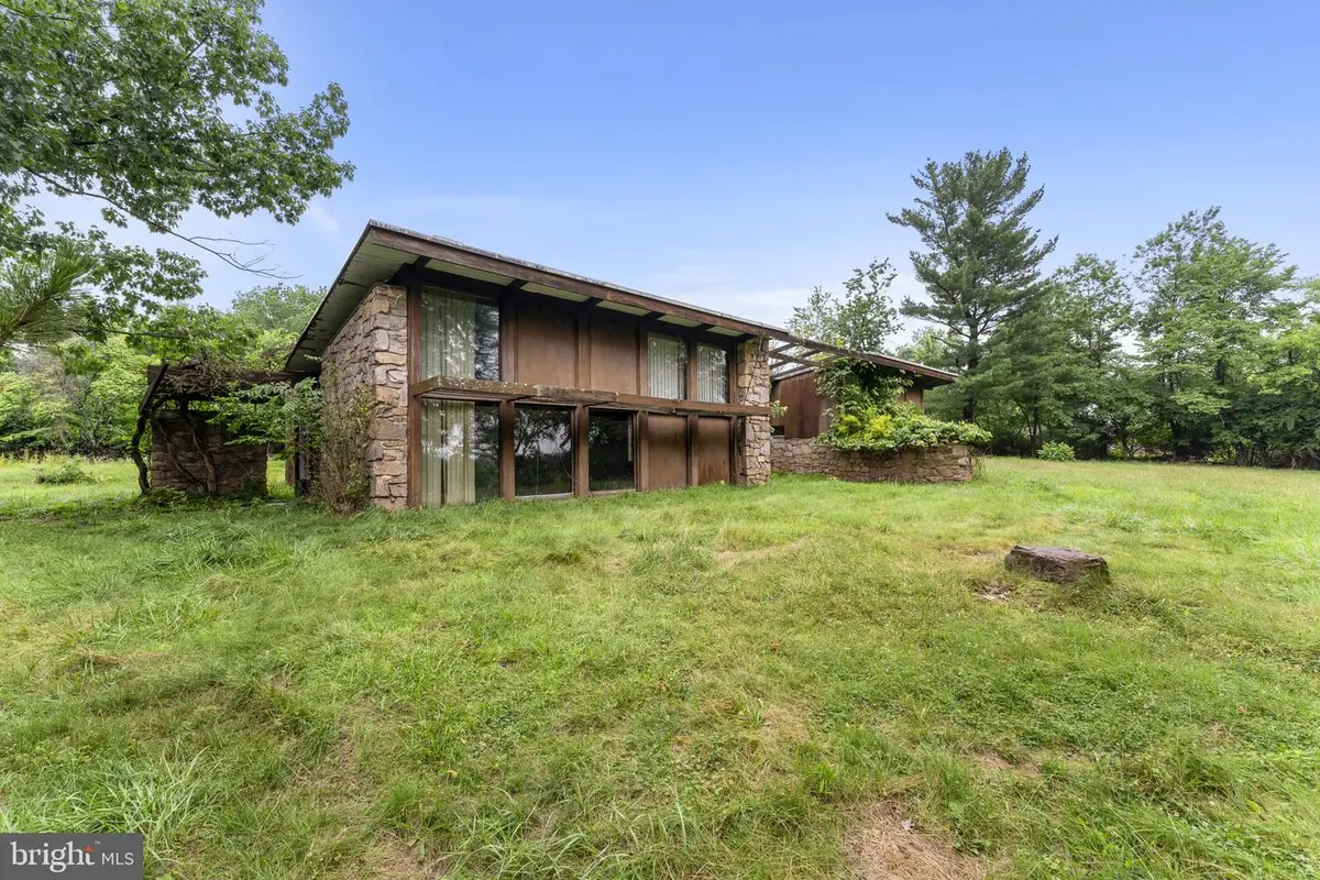 2935 Whitehall Rd, Norristown, PA 19403 - #1