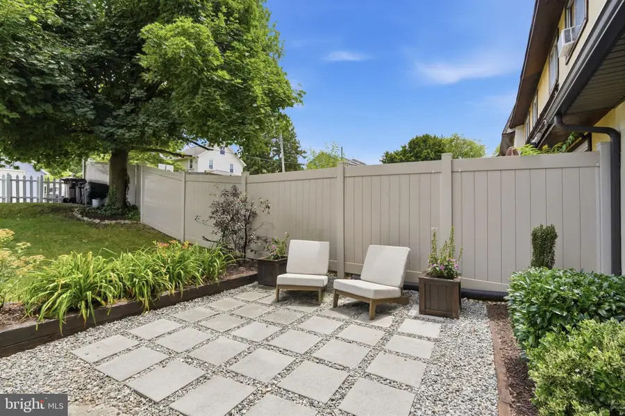 908 Green St, Bridgeport, PA 19405 - #2