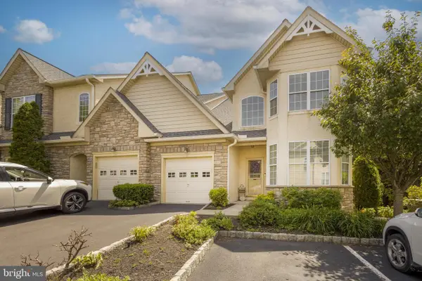 16 Jefferson Crossing Blvd, EAST NORRITON, PA 19401