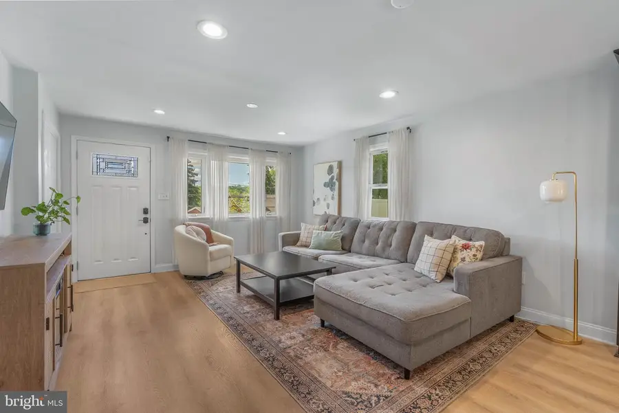 352 Dehaven St, Conshohocken, PA 19428 - #2
