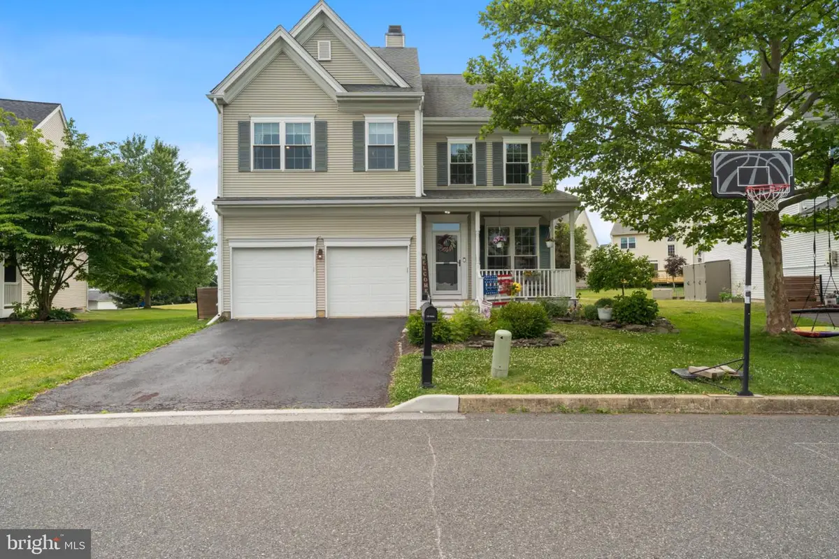204 Horseshoe Rd, Schwenksville, PA 19473 - #1