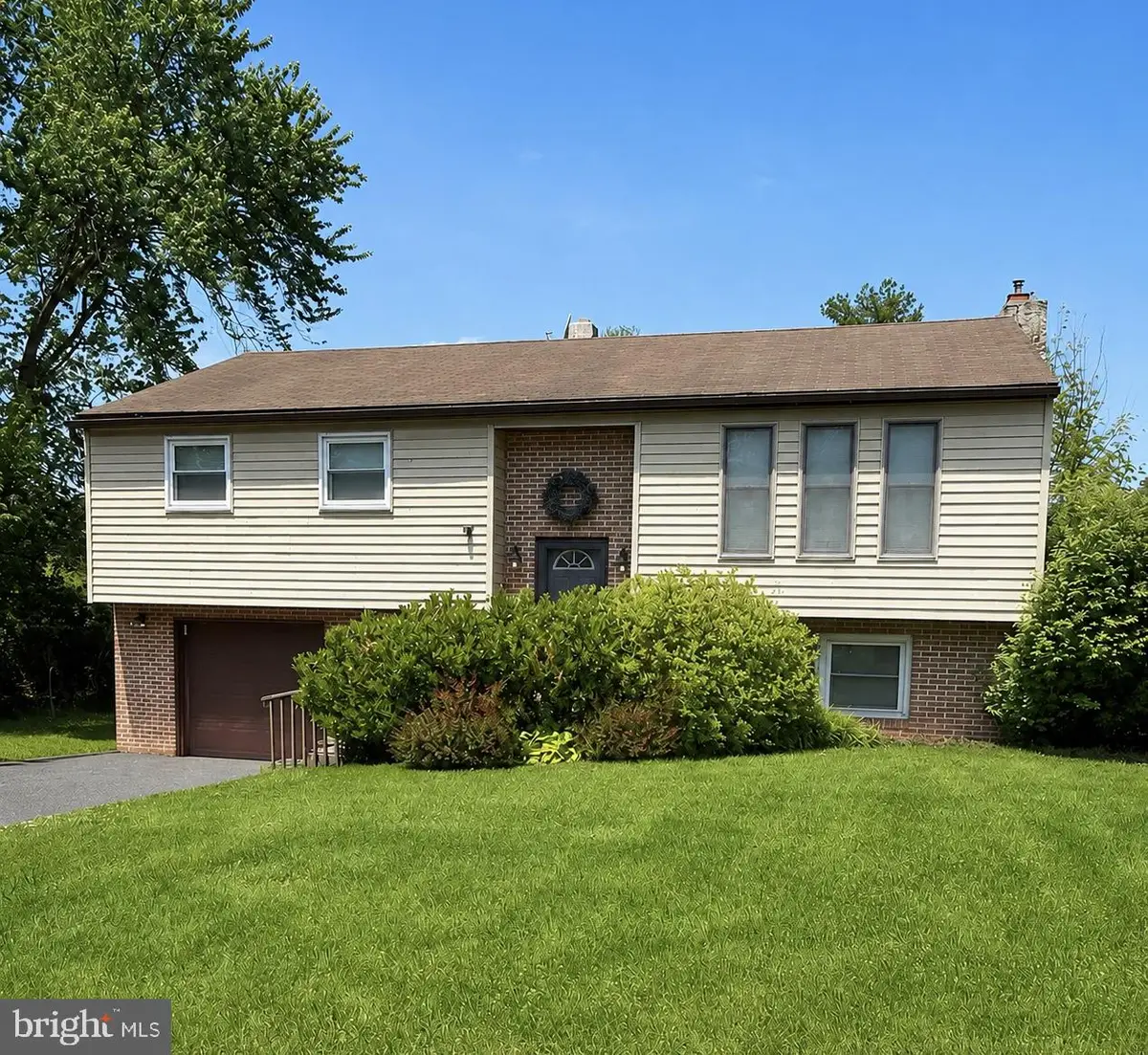 355 Stonehaven Dr, Red Hill, PA 18076 - #1