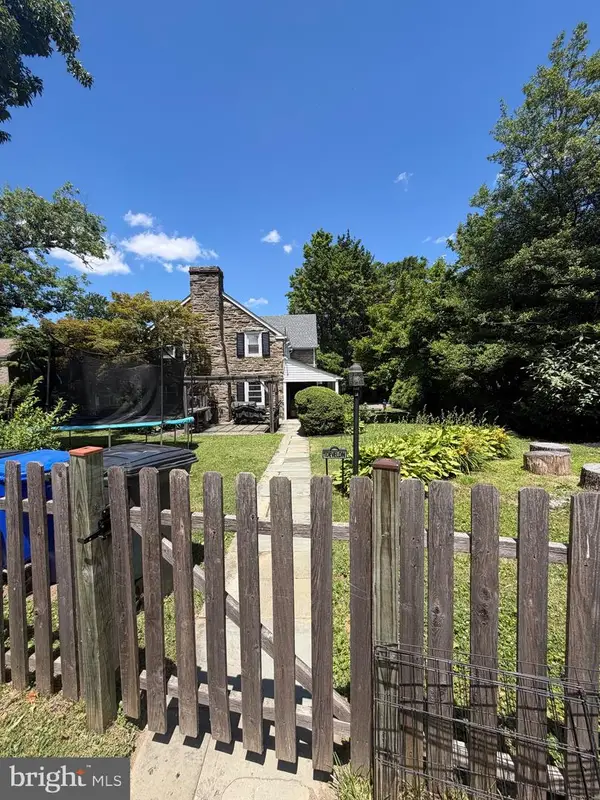 1 Develon Rd, ELKINS PARK, PA 19027