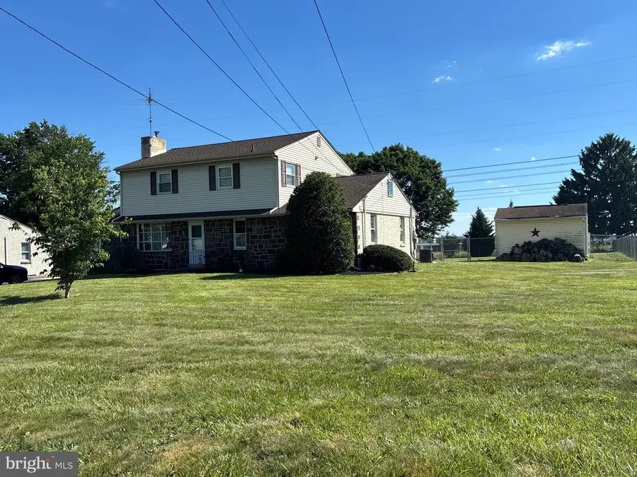 27 Oak Ln, Royersford, PA 19468 - #3