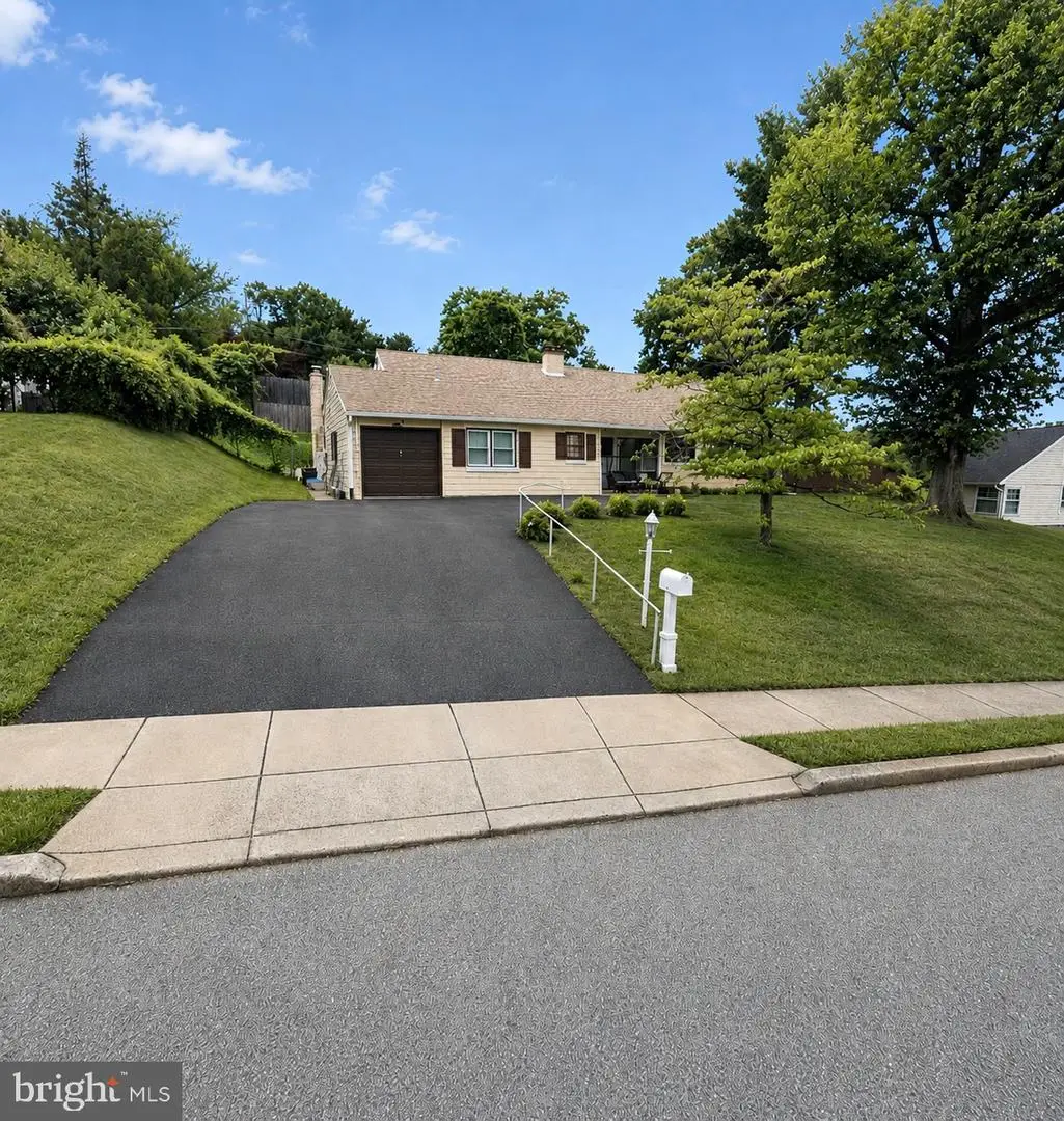 8814 Tyson Rd, Wyndmoor, PA 19038 - #1