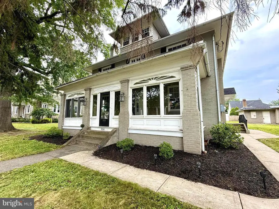 950 N Charlotte St, Pottstown, PA 19464 - #3