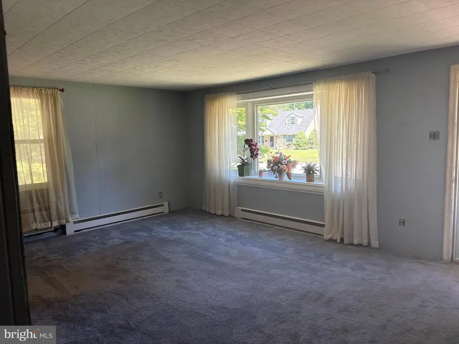 426 Norfolk Rd, Flourtown, PA 19031 - #3