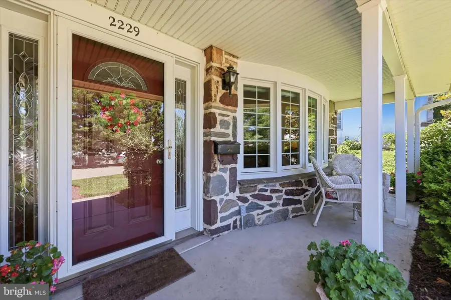 2229 Oakwyn Rd, Lafayette Hill, PA 19444 - #2