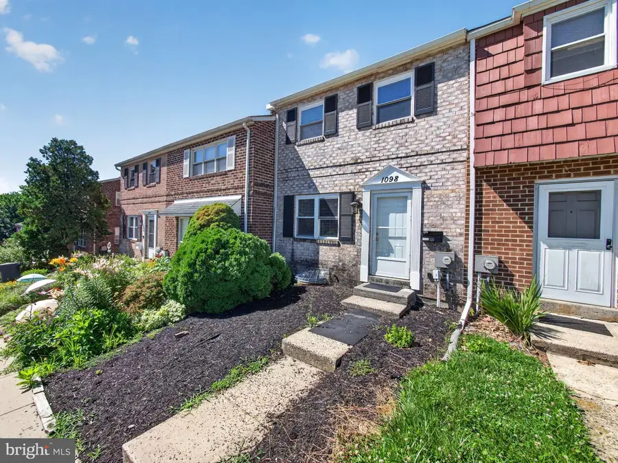 1098 Bayless Pl, Norristown, PA 19403 - #2