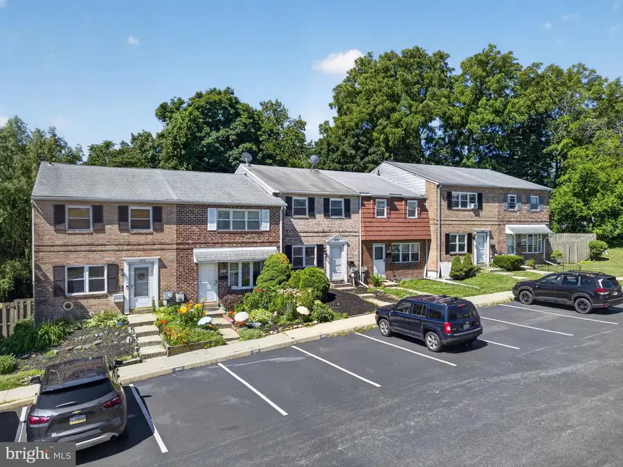 1098 Bayless Pl, Norristown, PA 19403 - #3