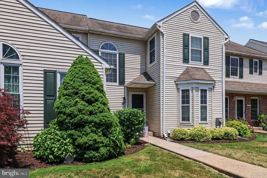 16 Village Dr, Schwenksville, PA 19473 - #2