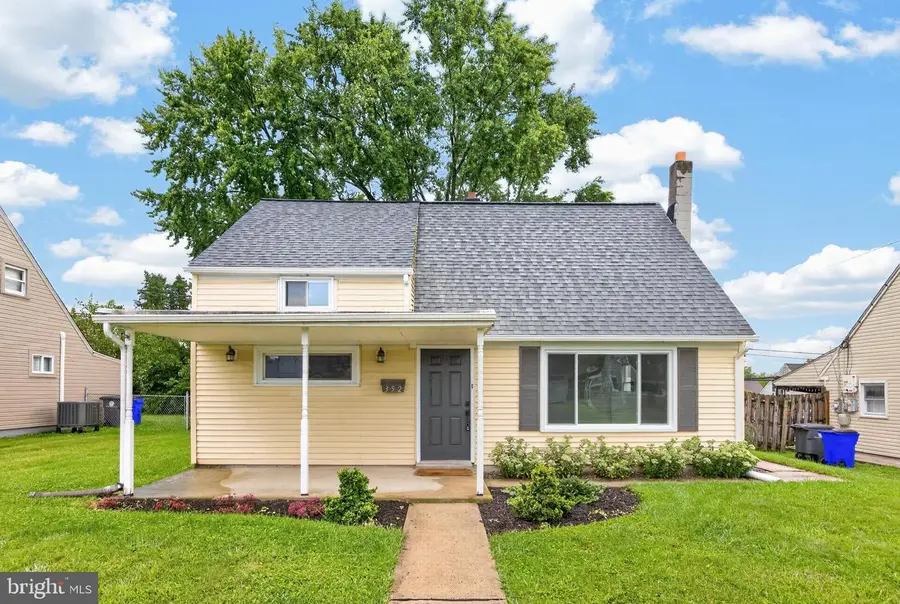 352 W Walnut St, Pottstown, PA 19464 - #3