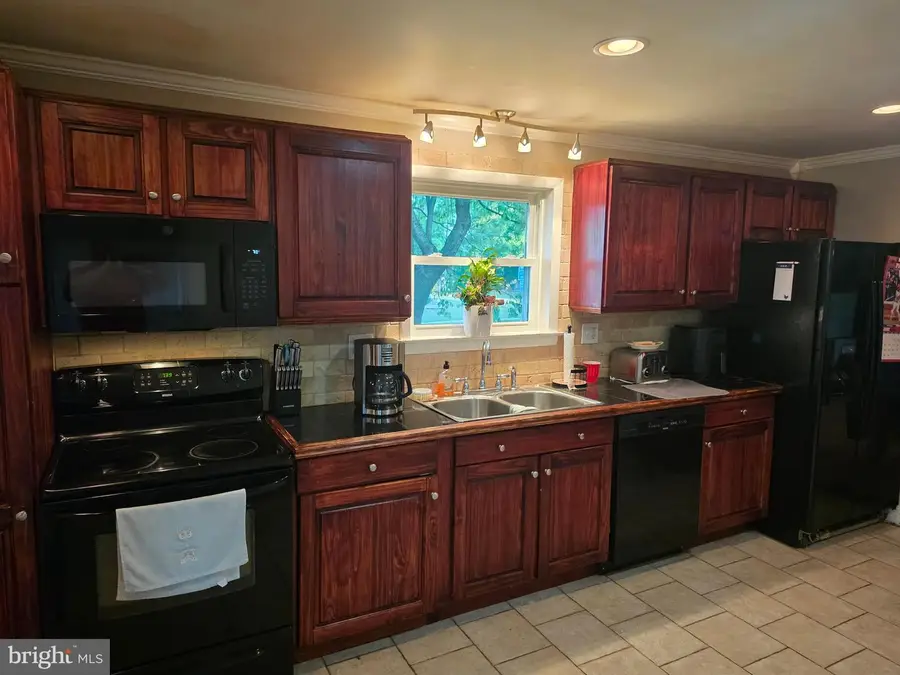 1207 N Charlotte St, Pottstown, PA 19464 - #2