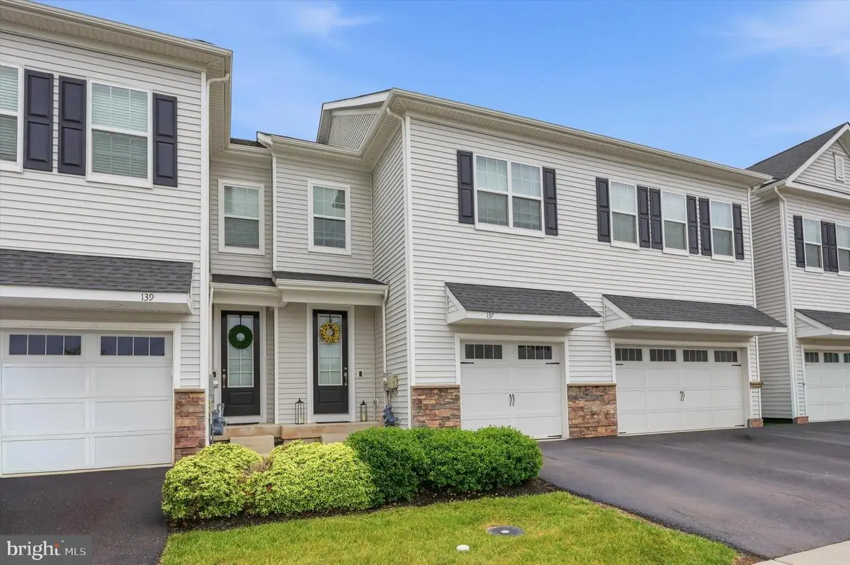 137 Golden Vale Dr, Royersford, PA 19468 - #1