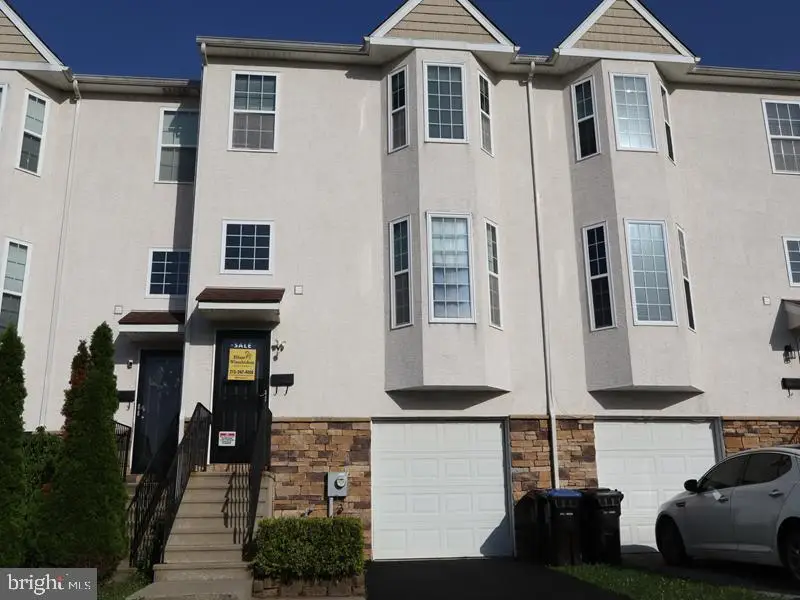 914 Thomas St, Norristown, PA 19401 - #1